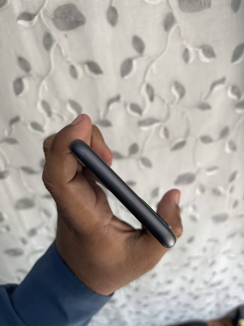 Apple iPhone 11 4