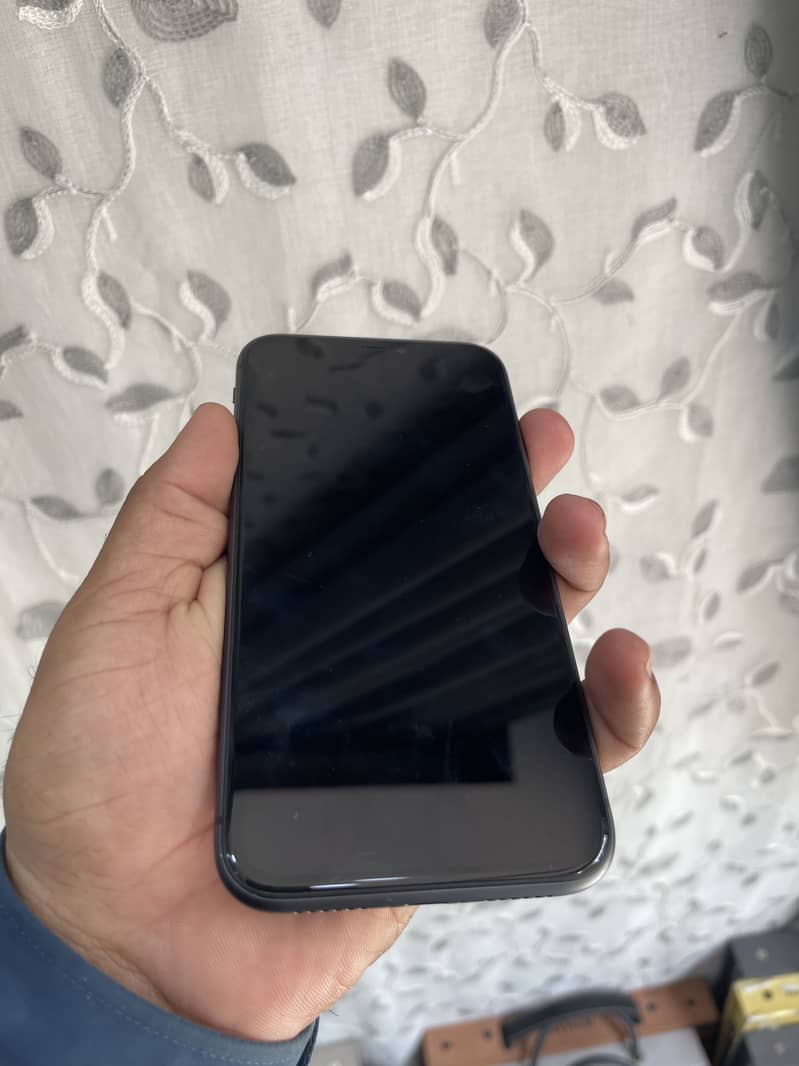 Apple iPhone 11 7