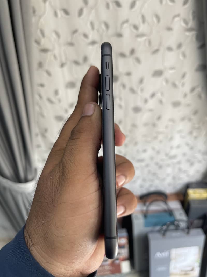 Apple iPhone 11 9