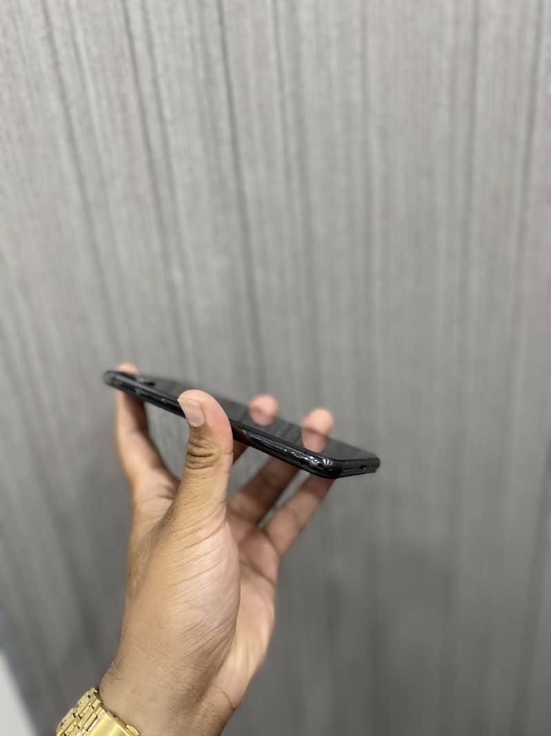 Apple iPhone X 4
