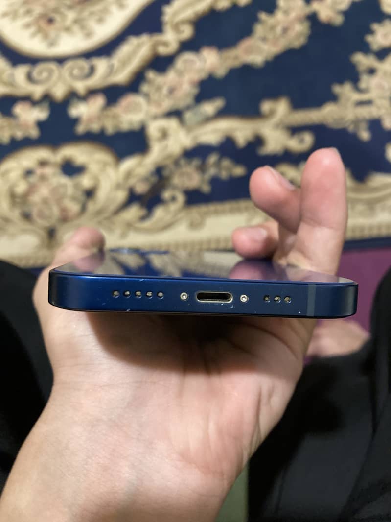 Apple iPhone 12 3