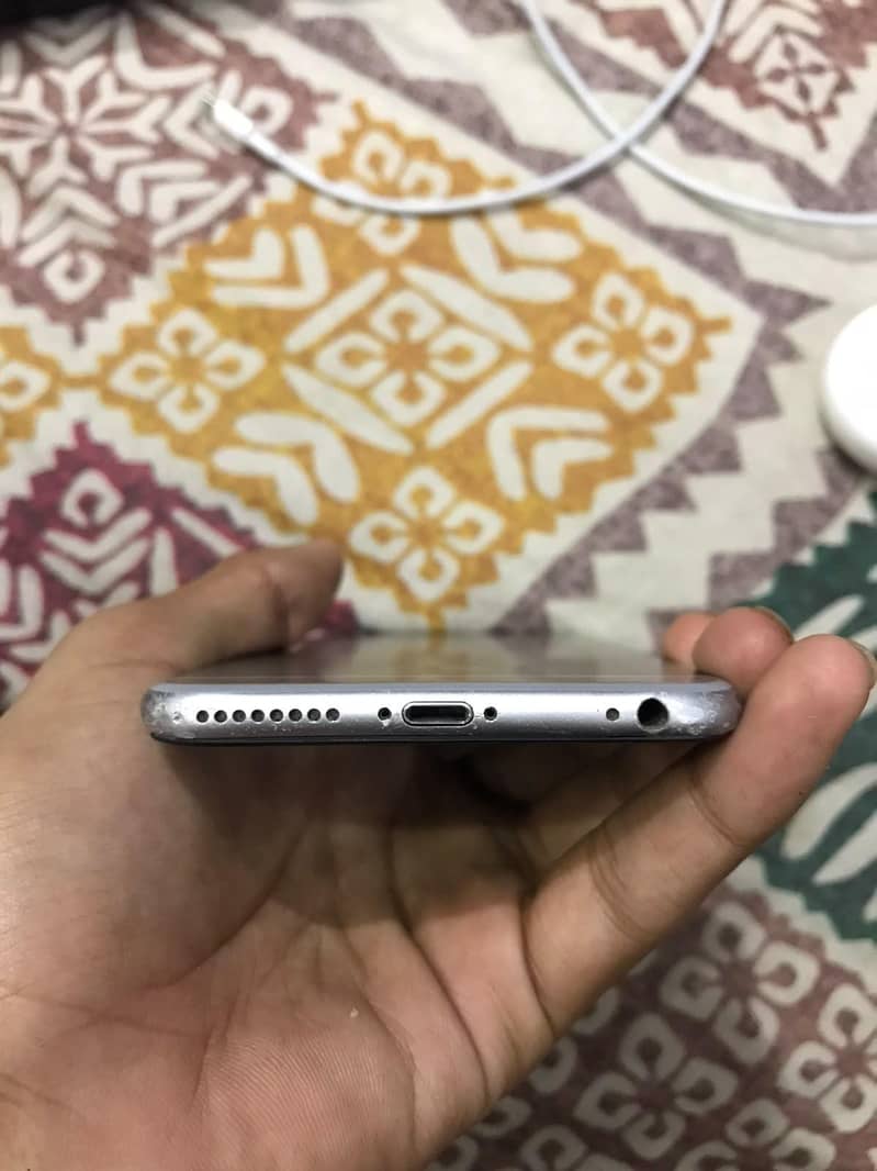 Apple iPhone 6 Plus 4