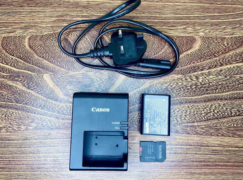 Canon EOS 2000D 1