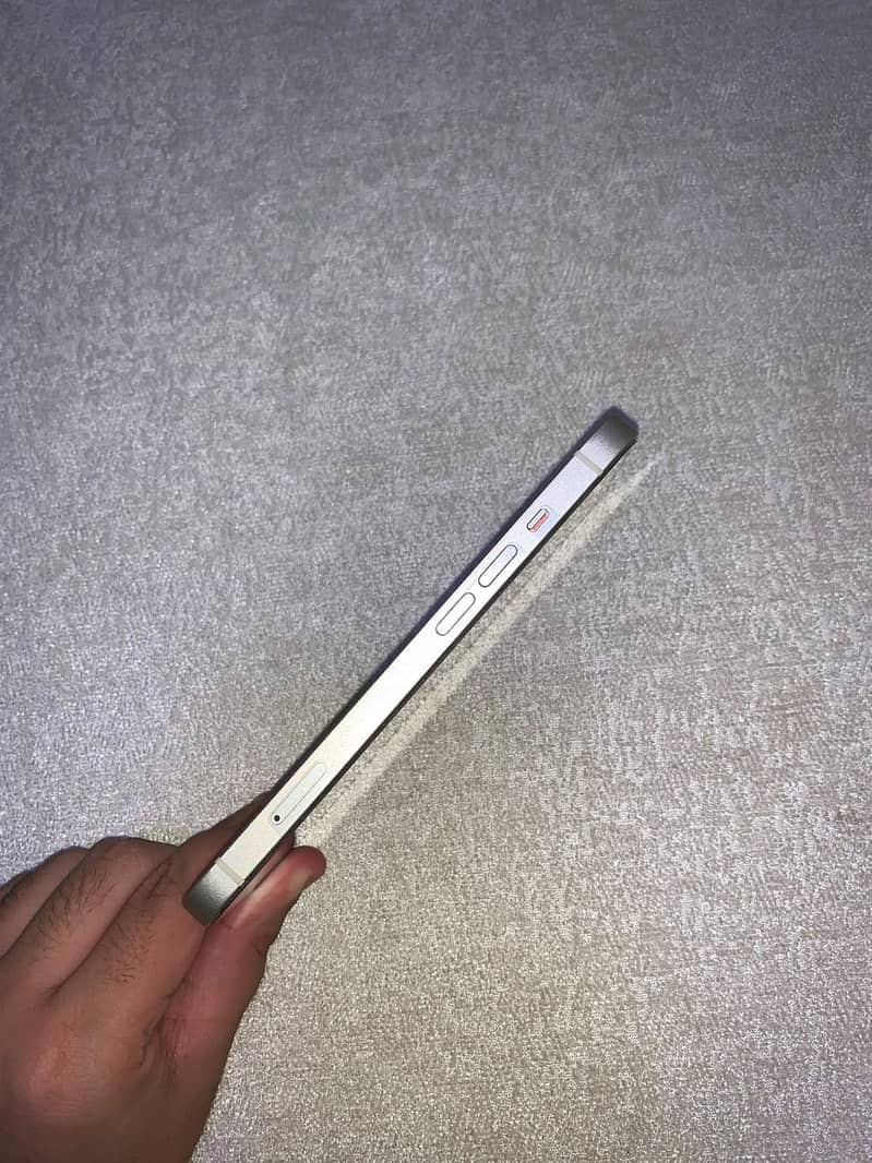 Apple iPhone 13 4