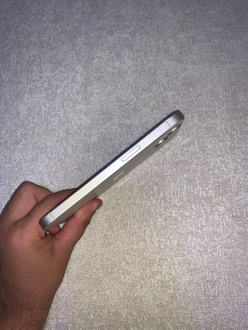 Apple iPhone 13 5