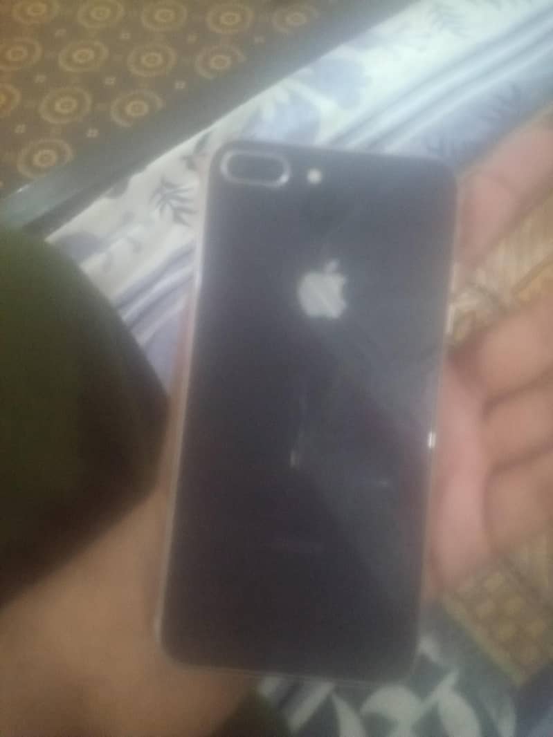Apple iPhone 8 Plus 1