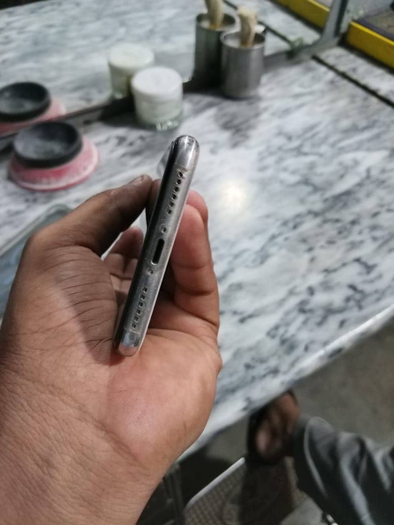 Apple iPhone X 5