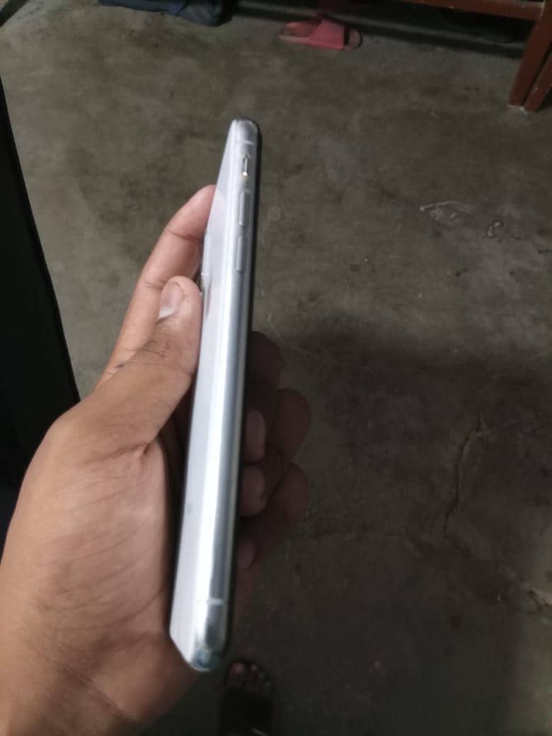 Apple iPhone X 6