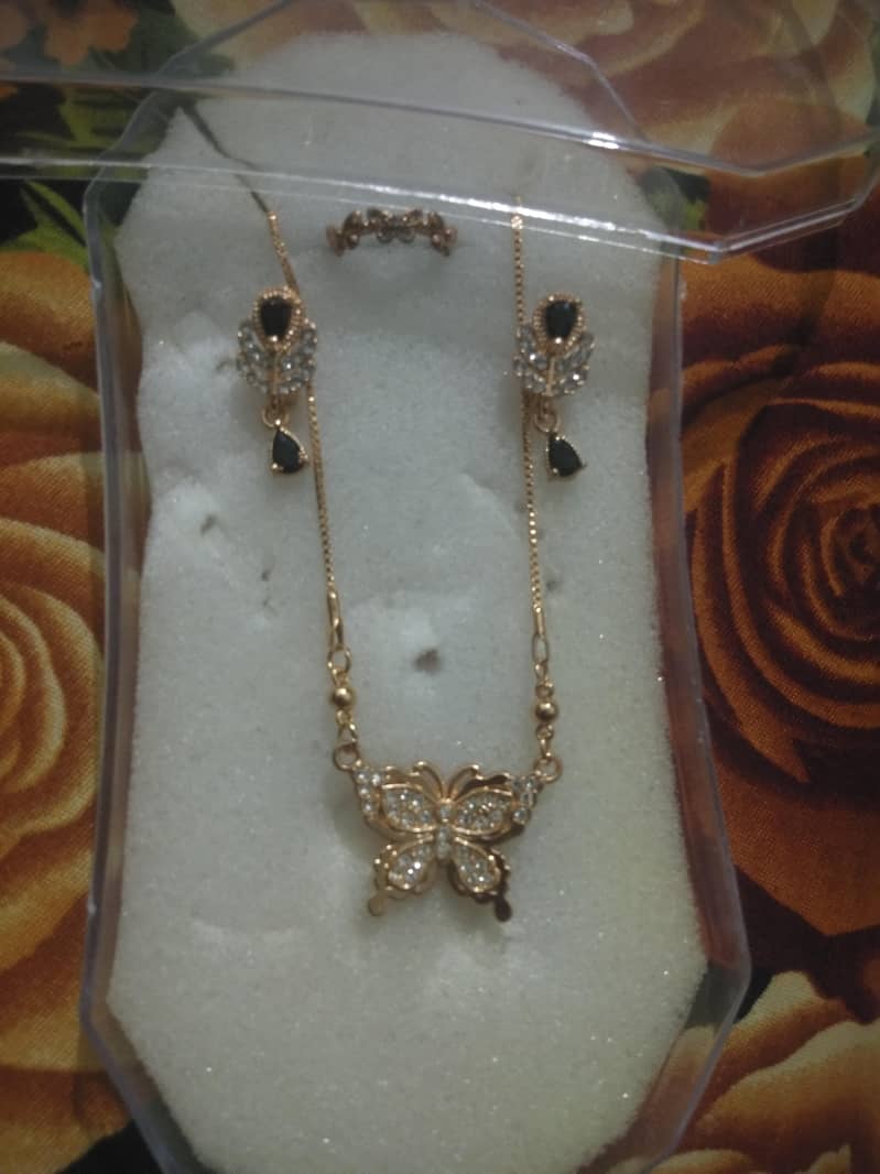 Chain and tops ring 1
