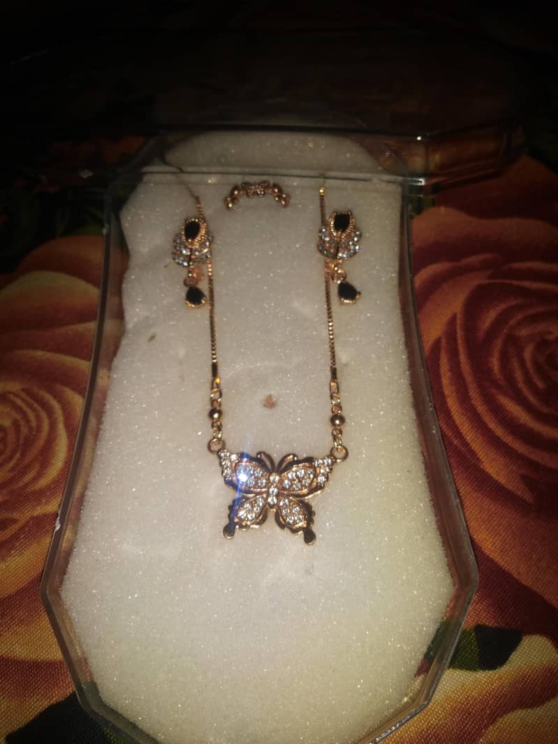 Chain and tops ring 2