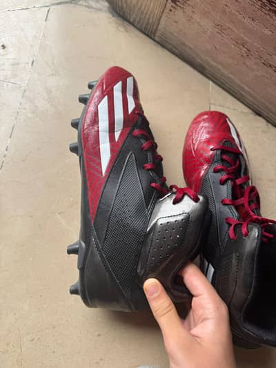 10/11 football cleats condition box pack