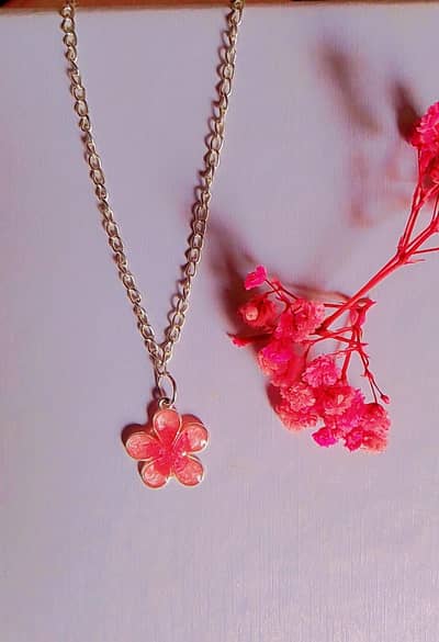 resin beautiful  flower necklace