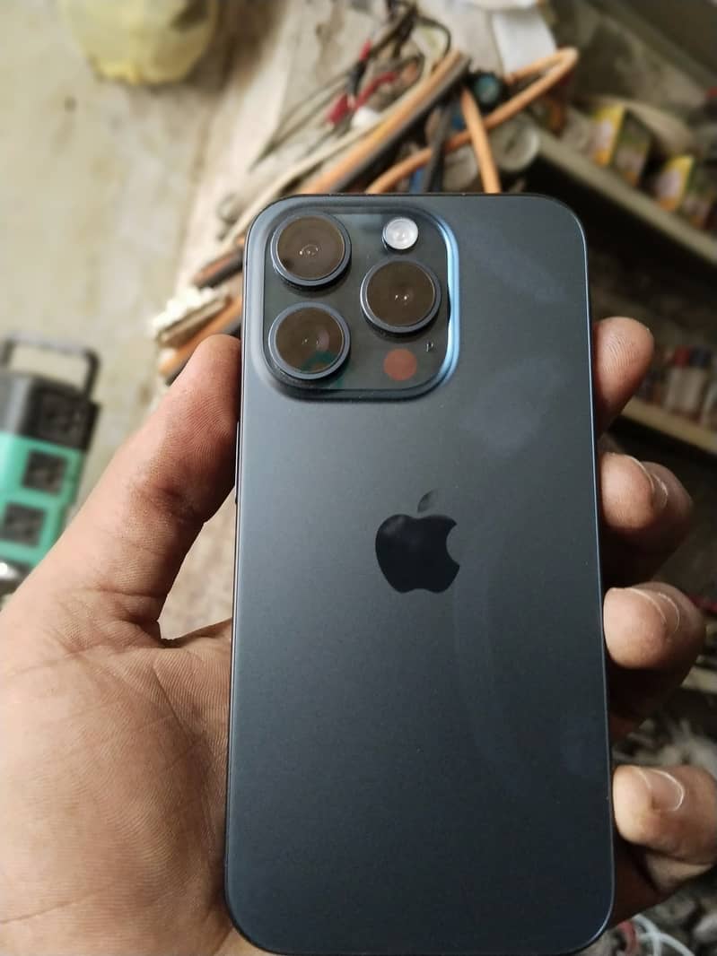 Apple iPhone 15 Pro 2