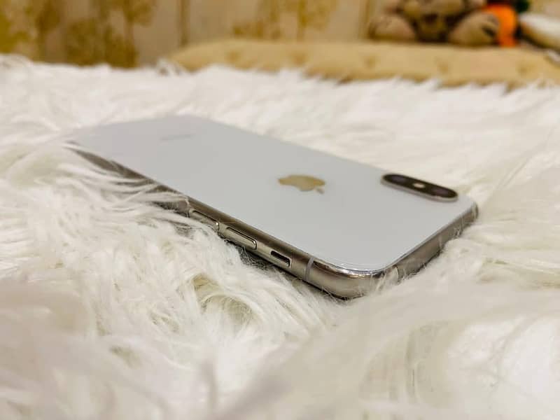 Apple iPhone X 3