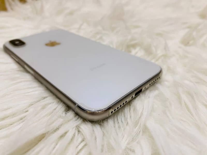 Apple iPhone X 4