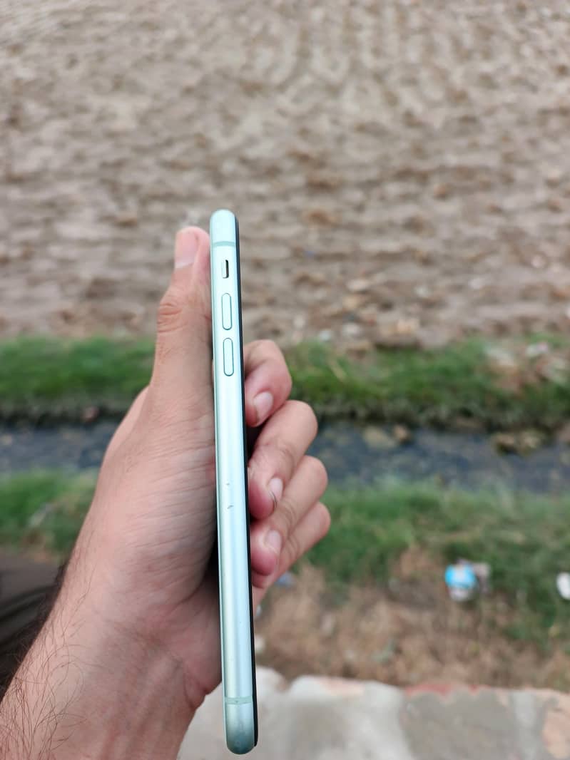 Apple iPhone 11 7