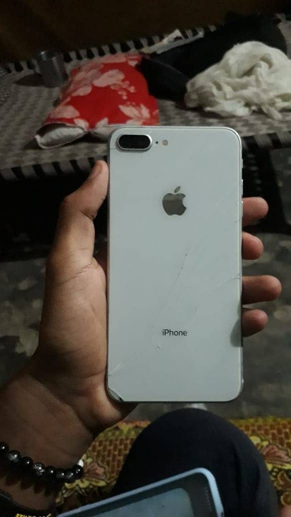 Apple iPhone 8 Plus 3