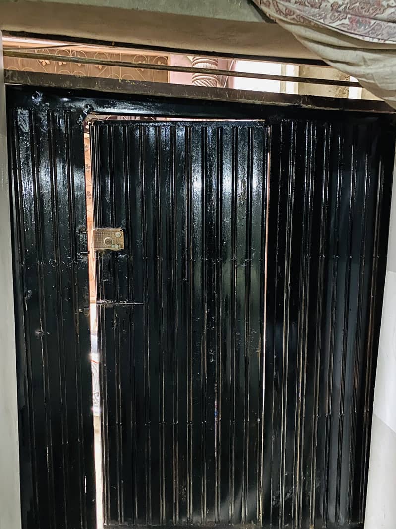 Solid Iron Gate 0