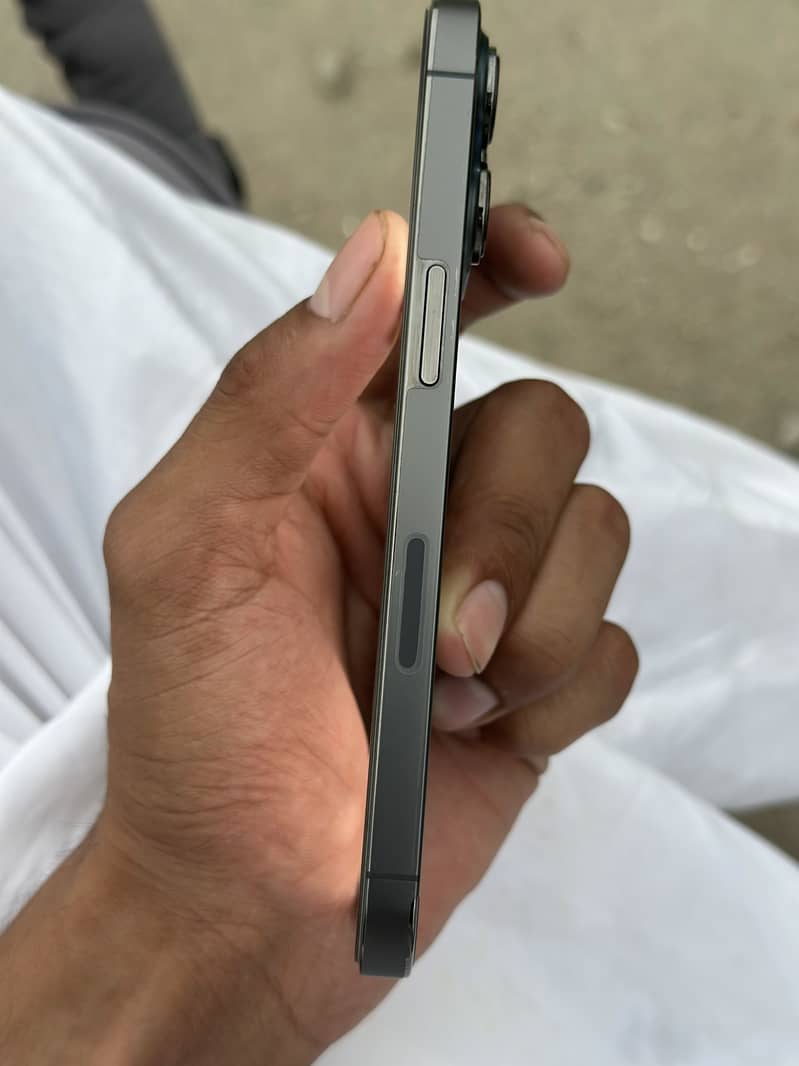 Apple iPhone 13 Pro 1