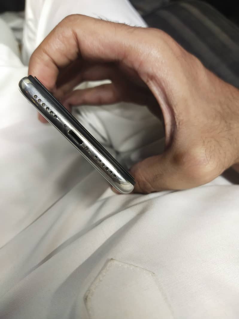 iPhone X 3