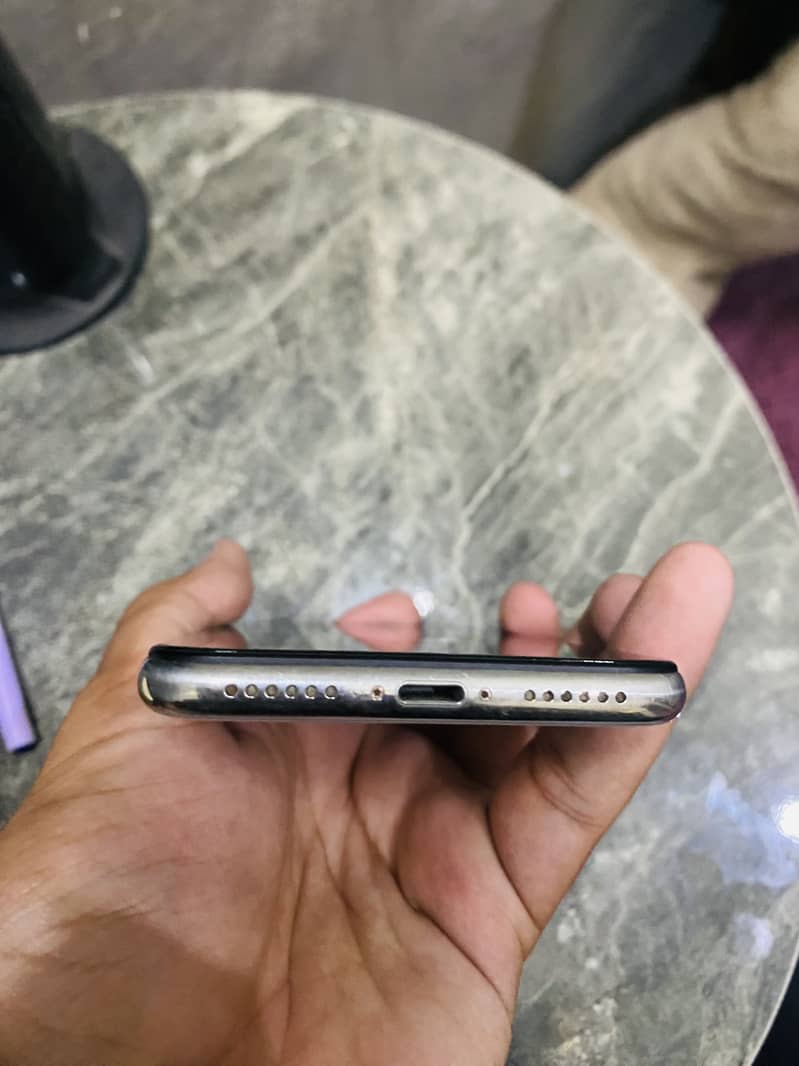 Apple iPhone X 3