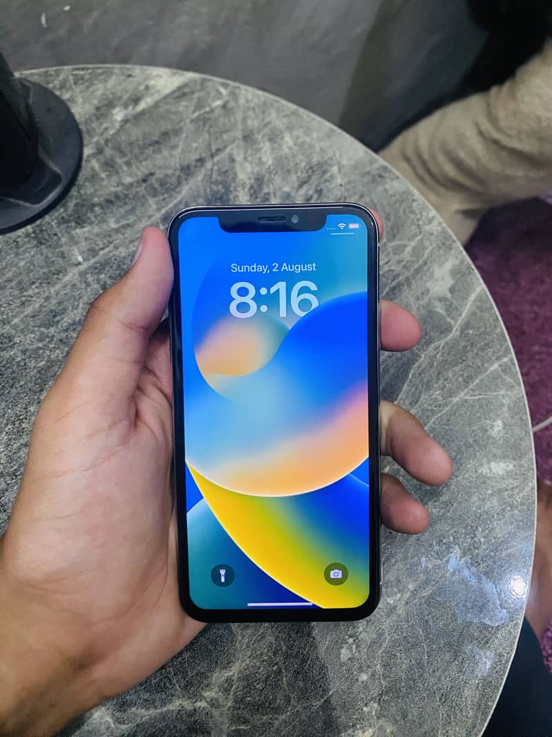 Apple iPhone X 4