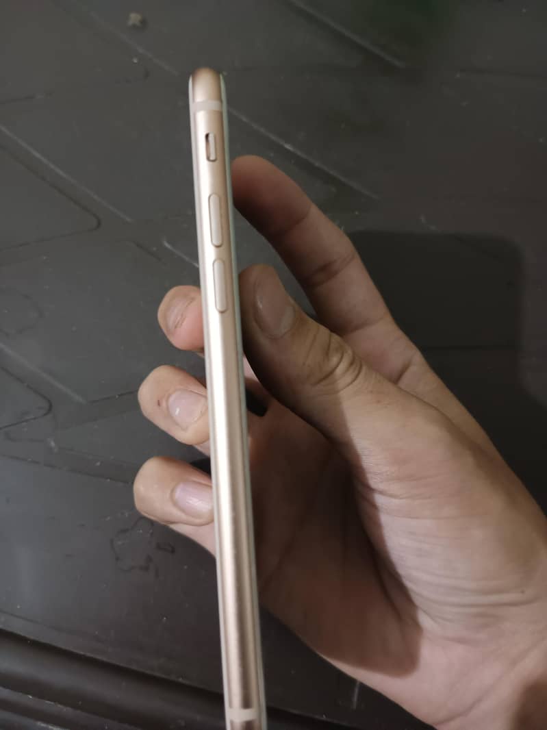 Apple iPhone 8 3