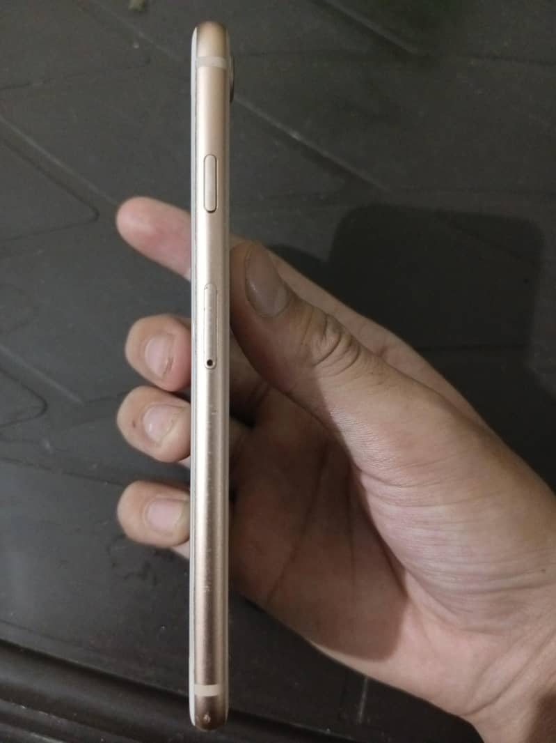 Apple iPhone 8 4