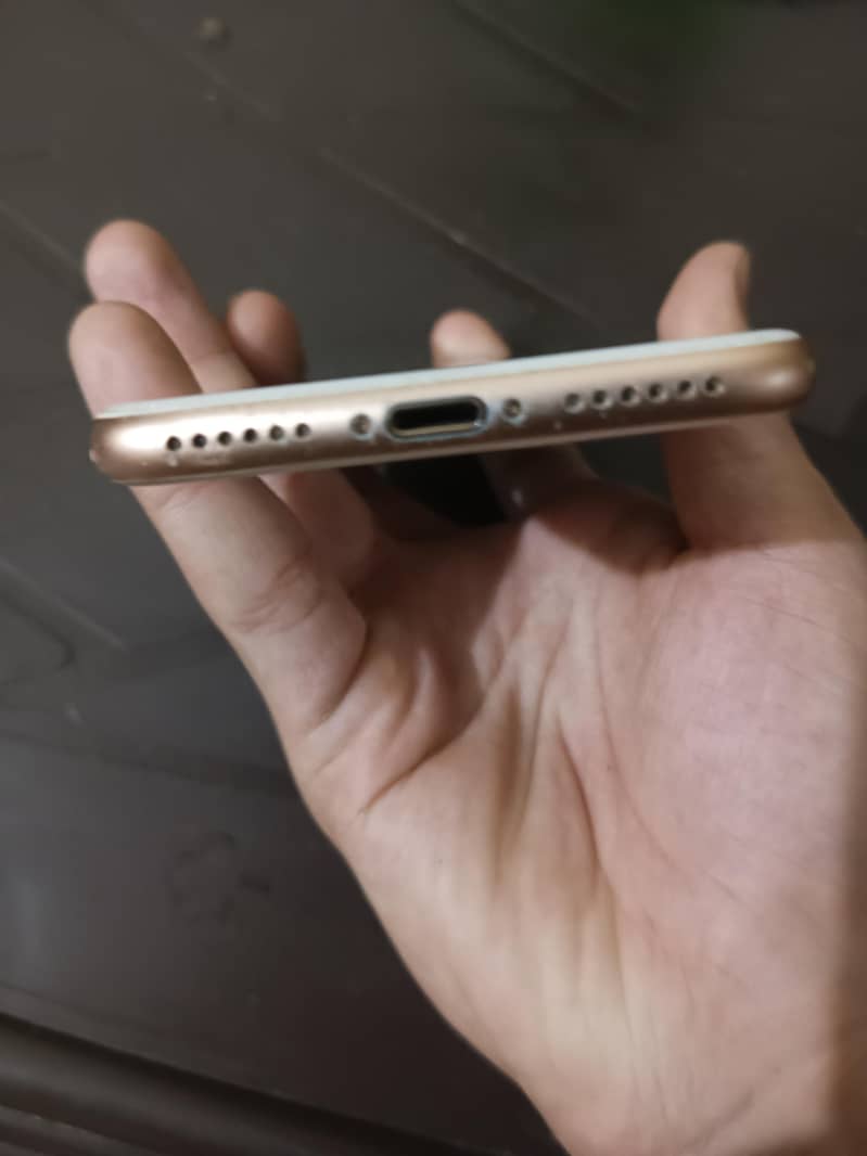 Apple iPhone 8 5