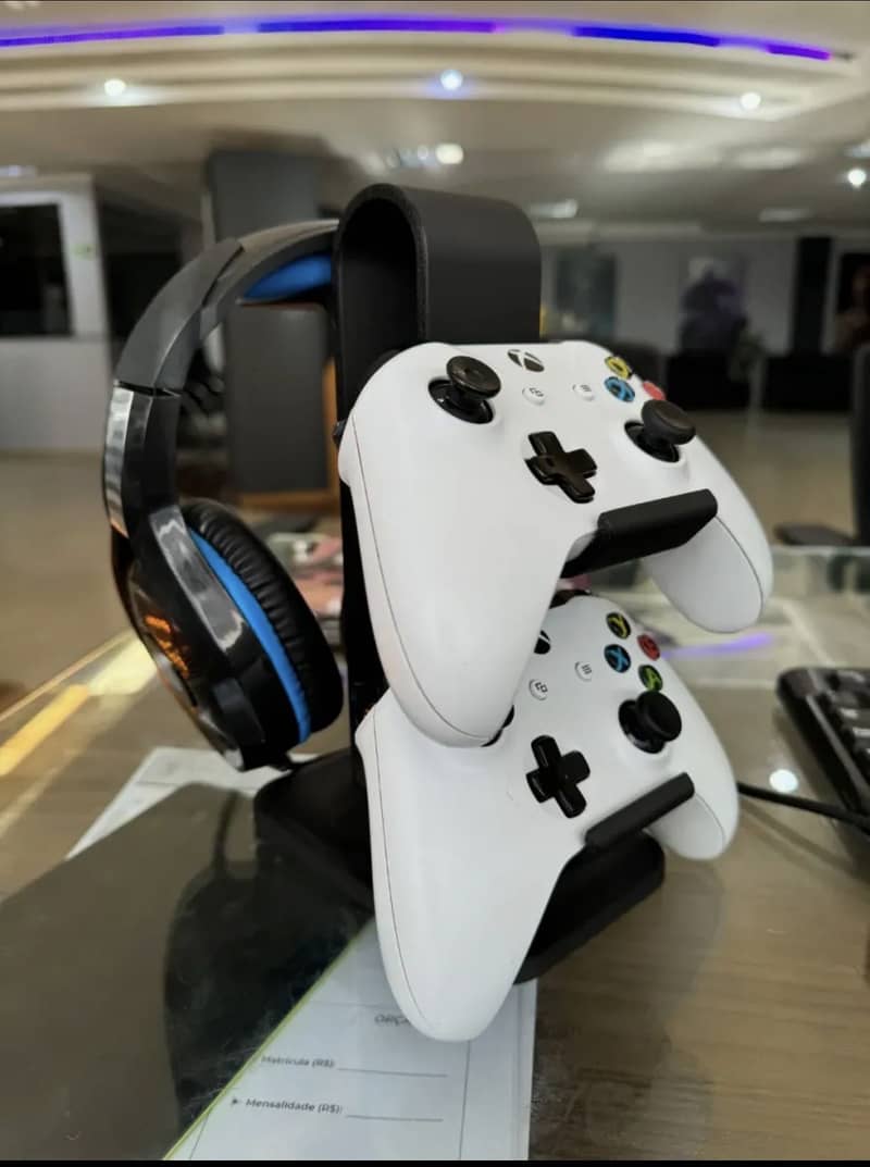 Headphone and controller stand 0