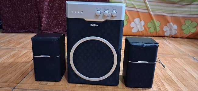 Edifier R401 2.1 Aux high bass sound system  USA