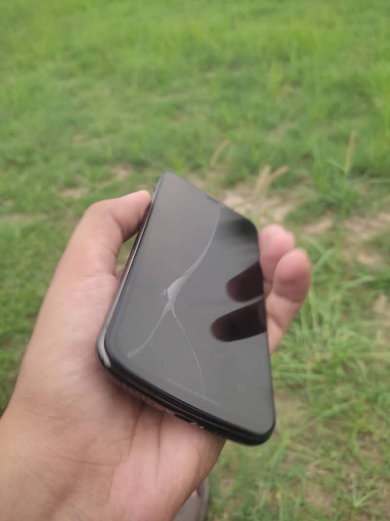 Apple iPhone X 4
