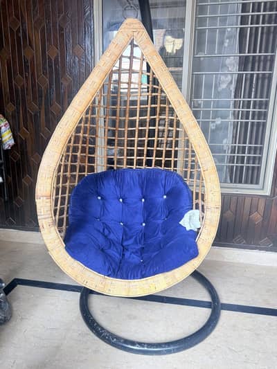 Swing. Egg shape with cushion