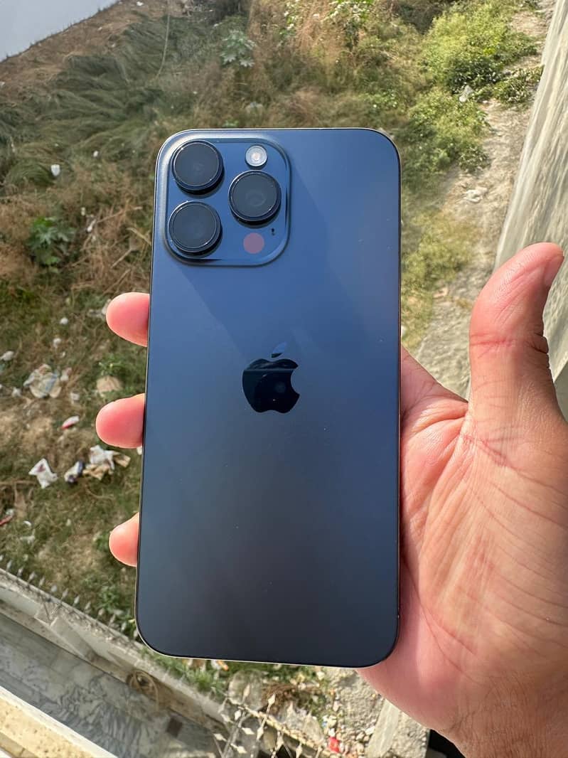 Apple iPhone 15 Pro Max 2