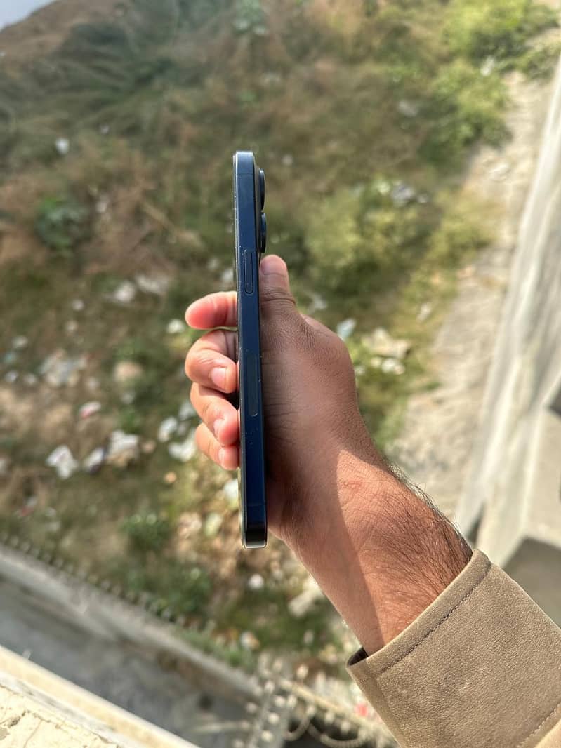 Apple iPhone 15 Pro Max 3