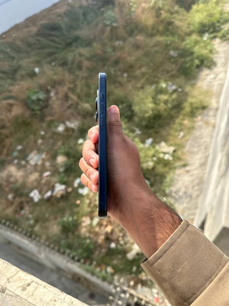 Apple iPhone 15 Pro Max 4