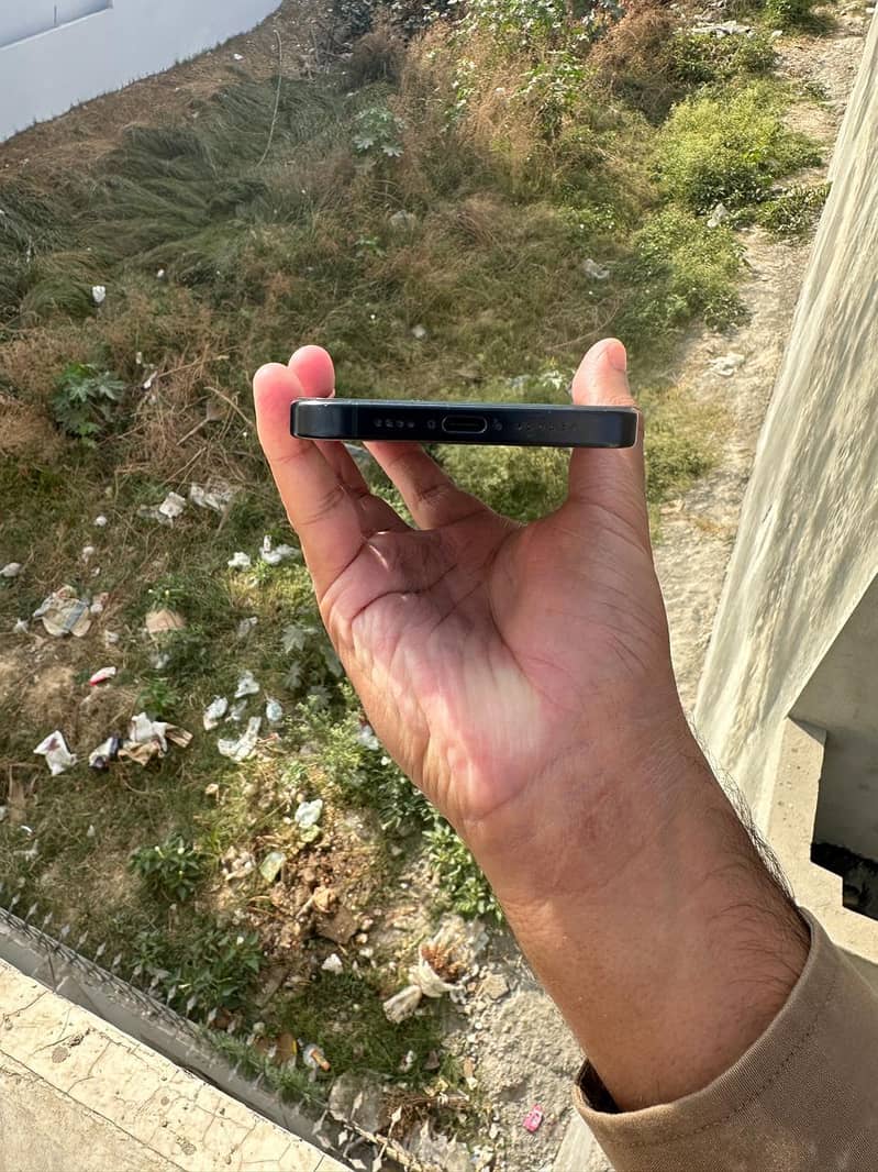 Apple iPhone 15 Pro Max 5