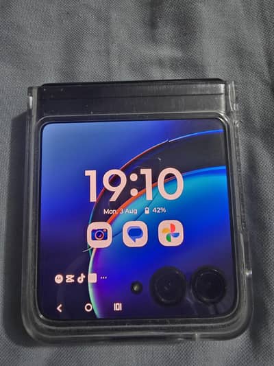 moto razor 40 ultra  flip 256rom ram8+2