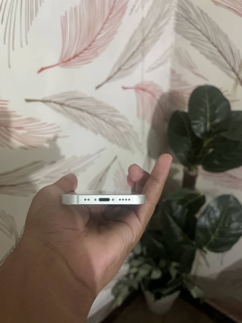 Apple iPhone 12 mini 4