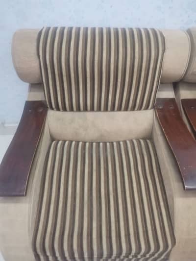 4 Seater Sofa Set - Solid Frame (Low Budget / Needs Covers)