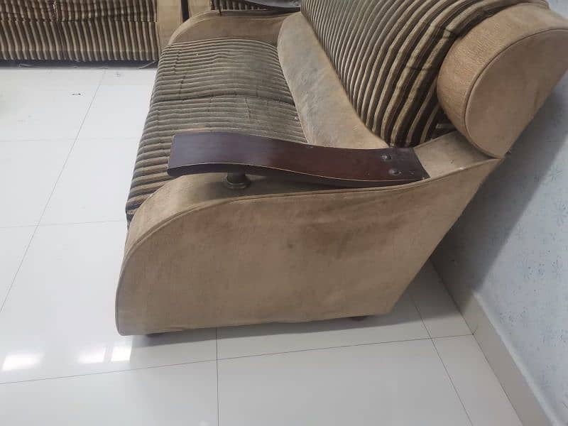 4 Seater Sofa Set - Solid Frame (Low Budget / Needs Covers) 1
