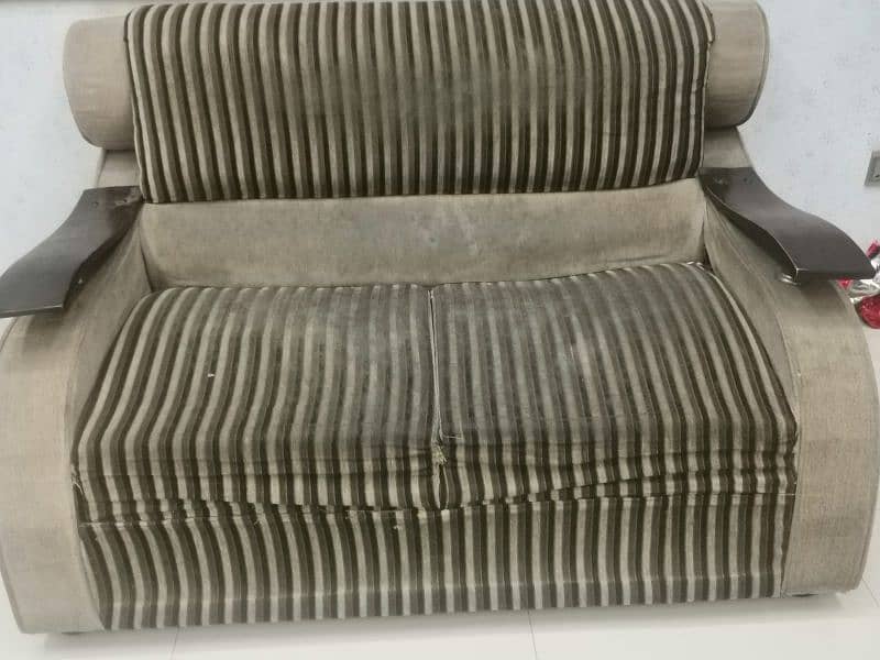 4 Seater Sofa Set - Solid Frame (Low Budget / Needs Covers) 2