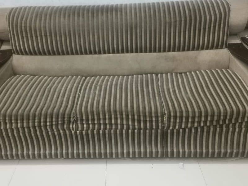 4 Seater Sofa Set - Solid Frame (Low Budget / Needs Covers) 4