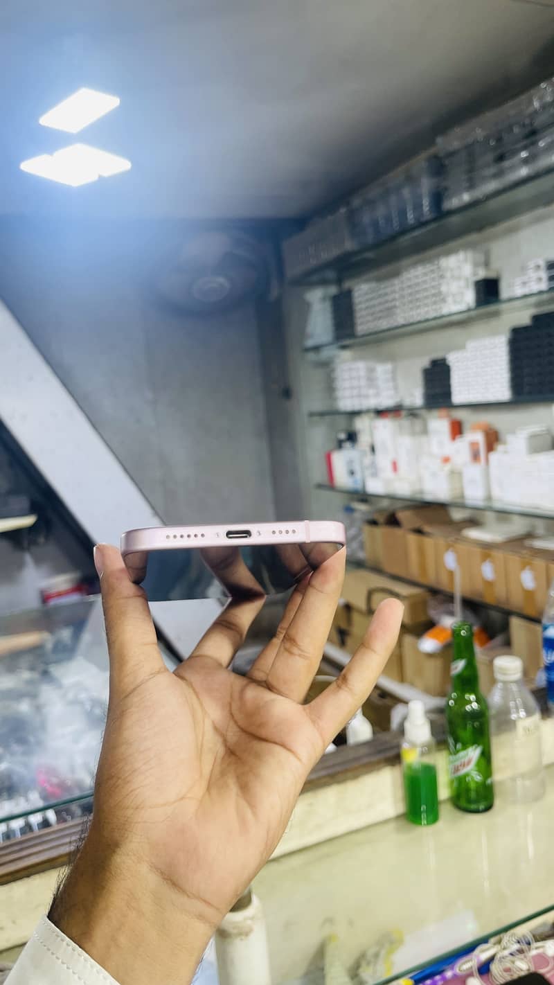 Apple iPhone 15 plus 3