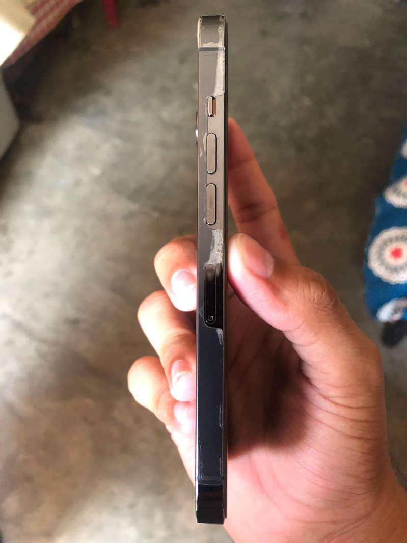 Apple iPhone 13 Pro 1