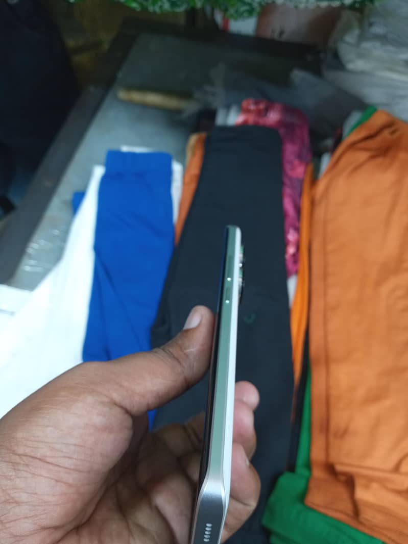 Xiaomi Redmi Note 13 Pro Plus 3