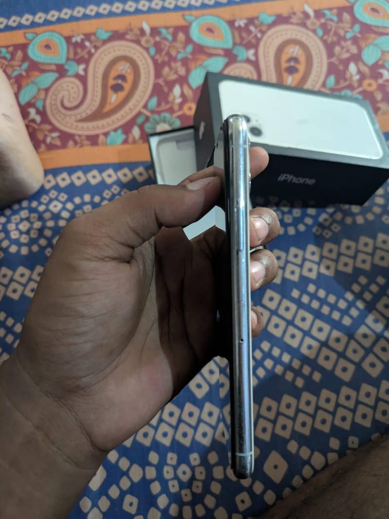 Apple iPhone 11 Pro 4