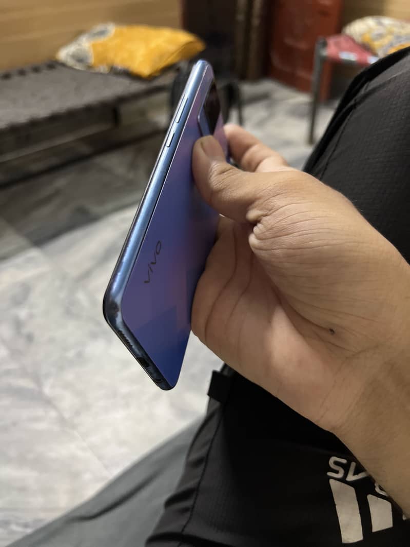 Vivo v21e 3