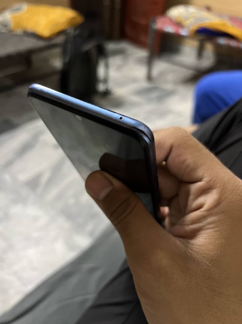 Vivo v21e 4