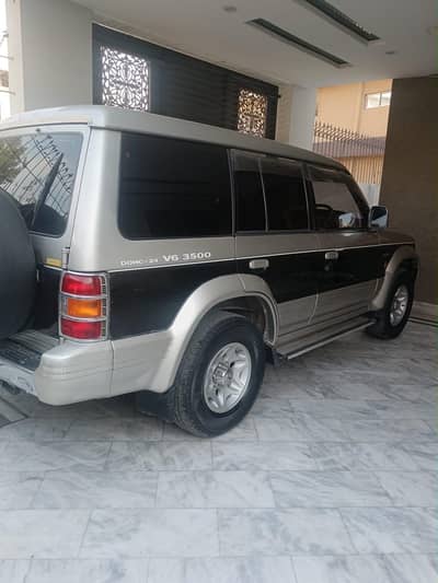 Mitsubishi Pajero 1992